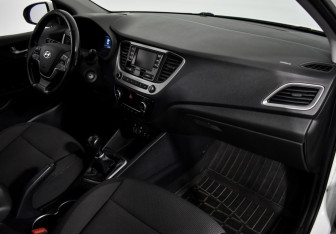 Подержанный автомобиль Hyundai Solaris Sedan 2018 года (12 фото)