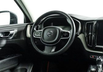 Подержанный автомобиль Volvo XC60 2019 года (21 фото)