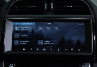 Подержанный автомобиль Jaguar F-Pace 2019 года (12 фото)