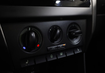 Подержанный автомобиль Skoda Rapid Liftback 2015 года (15 фото)