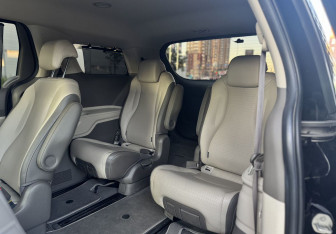 Подержанный автомобиль Kia Carnival 2020 года (27 фото)