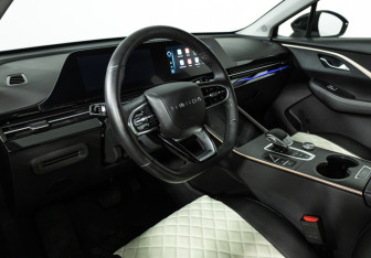 Подержанный автомобиль Omoda C5 2024 года (11 фото)