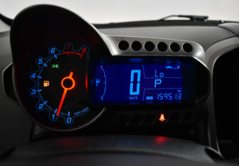 Подержанный автомобиль Chevrolet Aveo Hatchback 2013 года (19 фото)