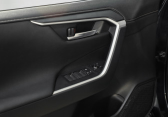 Подержанный автомобиль Toyota RAV4 2020 года (21 фото)