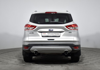 Подержанный автомобиль Ford Kuga 2013 года (6 фото)