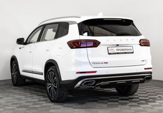 Подержанный автомобиль Chery Tiggo 8 Pro 2022 года (8 фото)