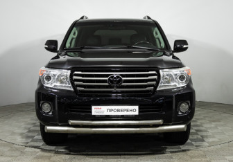 Подержанный автомобиль Toyota Land Cruiser Suv 2014 года (2 фото)