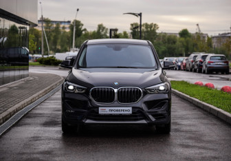 Подержанный автомобиль BMW X1 2020 года (5 фото)