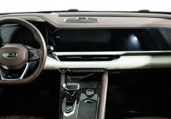 Подержанный автомобиль Geely Monjaro 2023 года (14 фото)