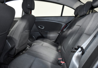 Подержанный автомобиль Renault Fluence 2011 года (12 фото)
