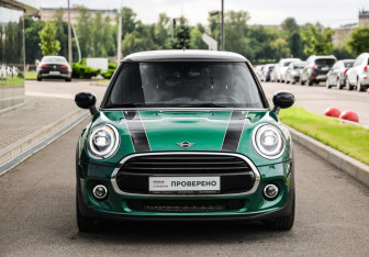 Подержанный автомобиль MINI Hatch 2020 года (4 фото)