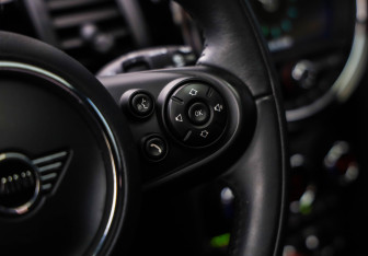 Подержанный автомобиль MINI Hatch 2019 года (13 фото)