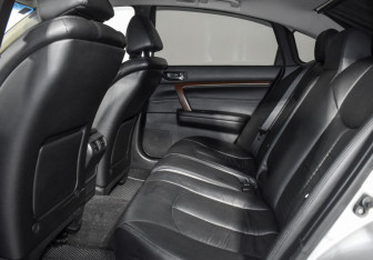 Подержанный автомобиль Nissan Teana 2006 года (12 фото)