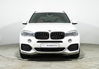 Подержанный автомобиль BMW X5 2017 года (2 фото)