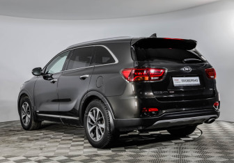 Подержанный автомобиль Kia Sorento 2018 года (7 фото)