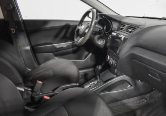 Подержанный автомобиль Kia Rio Sedan 2012 года (12 фото)