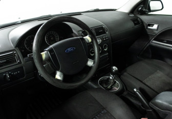 Подержанный автомобиль Ford Mondeo Liftback 2002 года (10 фото)