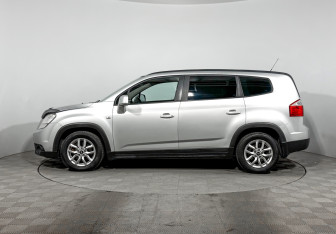Подержанный автомобиль Chevrolet Orlando 2012 года (8 фото)