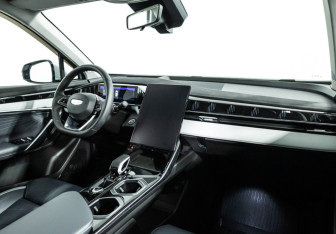 Подержанный автомобиль Geely Atlas 2024 года (9 фото)