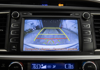 Подержанный автомобиль Toyota Highlander 2015 года (16 фото)