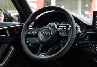 Подержанный автомобиль Audi A4 Sedan 2020 года (25 фото)