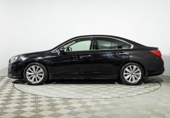 Подержанный автомобиль Subaru Legacy Sedan 2018 года (8 фото)