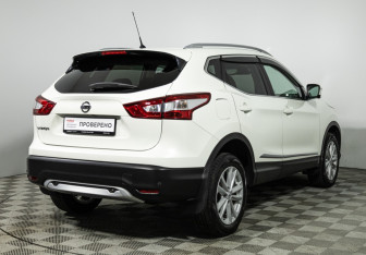 Подержанный автомобиль Nissan Qashqai 2015 года (5 фото)