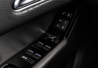 Подержанный автомобиль Land Rover Range Rover Velar 2019 года (22 фото)