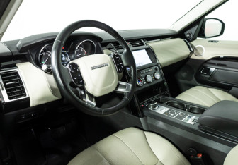 Подержанный автомобиль Land Rover Discovery 2020 года (12 фото)