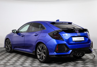 Подержанный автомобиль Honda Civic Hatchback 2017 года (7 фото)