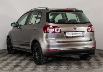 Подержанный автомобиль Volkswagen Golf Plus 2011 года (7 фото)