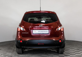 Подержанный автомобиль Nissan Qashqai+2 2011 года (6 фото)