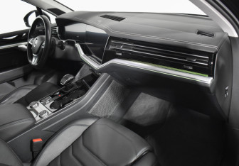 Подержанный автомобиль Volkswagen Touareg 2018 года (12 фото)