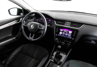 Подержанный автомобиль Skoda Octavia Liftback 2019 года (16 фото)