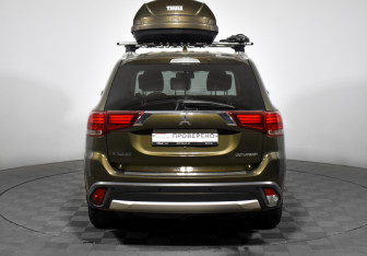 Подержанный автомобиль Mitsubishi Outlander 2017 года (6 фото)
