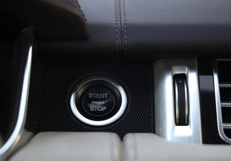 Подержанный автомобиль Land Rover Range Rover 2016 года (12 фото)