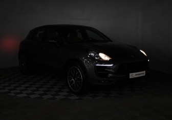 Подержанный автомобиль Porsche Macan 2017 года (34 фото)