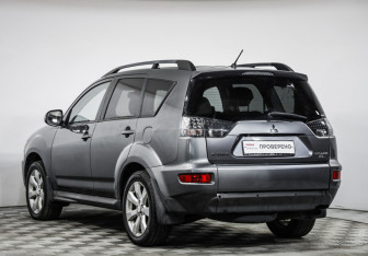 Подержанный автомобиль Mitsubishi Outlander 2012 года (7 фото)