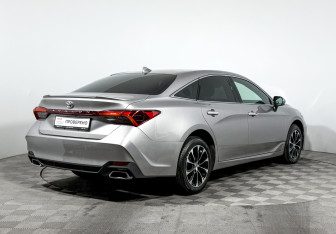 Подержанный автомобиль Toyota Avalon 2023 года (5 фото)