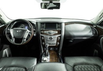 Подержанный автомобиль Infiniti QX80 2018 года (13 фото)