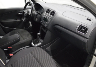 Подержанный автомобиль Volkswagen Polo Sedan 2013 года (12 фото)