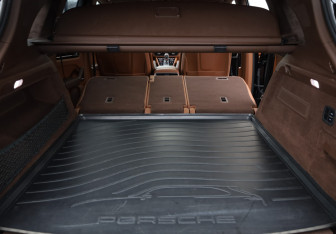 Подержанный автомобиль Porsche Cayenne 2018 года (39 фото)