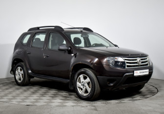 Подержанный автомобиль Renault Duster 2015 года (4 фото)