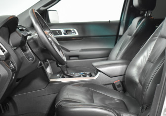 Подержанный автомобиль Ford Explorer 2015 года (10 фото)