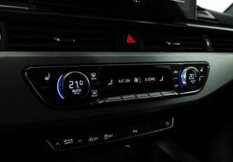 Подержанный автомобиль Audi A4 Sedan 2021 года (19 фото)