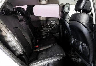 Подержанный автомобиль Hyundai Santa Fe 2012 года (21 фото)