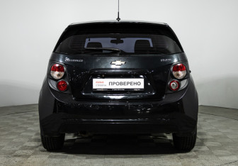 Подержанный автомобиль Chevrolet Aveo Hatchback 2014 года (6 фото)