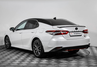 Подержанный автомобиль Toyota Camry Sedan 2021 года (7 фото)