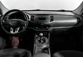 Подержанный автомобиль Kia Sportage 2011 года (14 фото)
