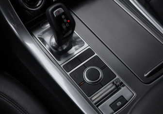 Подержанный автомобиль Land Rover Range Rover Sport 2018 года (26 фото)
